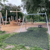 Bild vom Spielplatz anzeigen.