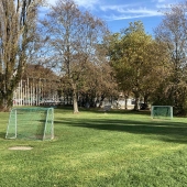 Bild vom Spielplatz anzeigen.