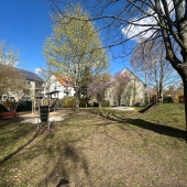 Bild vom Spielplatz anzeigen.