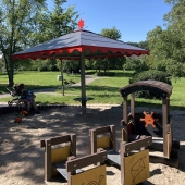 Bild vom Spielplatz anzeigen.