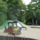 Bild vom Spielplatz anzeigen.
