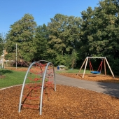Bild vom Spielplatz anzeigen.