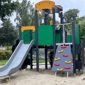 Bild vom Spielplatz anzeigen.
