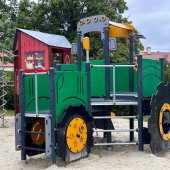 Bild vom Spielplatz anzeigen.
