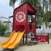Bild vom Spielplatz anzeigen.