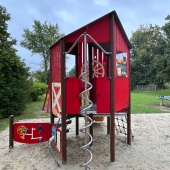 Bild vom Spielplatz anzeigen.