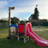 Bild vom Spielplatz anzeigen.