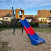 Bild vom Spielplatz anzeigen.