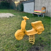 Bild vom Spielplatz anzeigen.