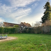 Bild vom Spielplatz anzeigen.
