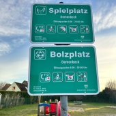 Bild vom Spielplatz anzeigen.