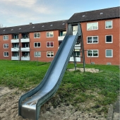 Bild vom Spielplatz anzeigen.