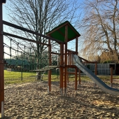 Bild vom Spielplatz anzeigen.