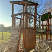 Bild vom Spielplatz anzeigen.