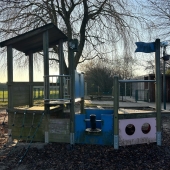 Bild vom Spielplatz anzeigen.