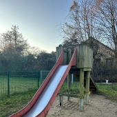 Bild vom Spielplatz anzeigen.