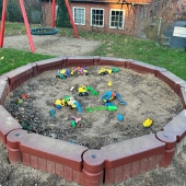 Bild vom Spielplatz anzeigen.