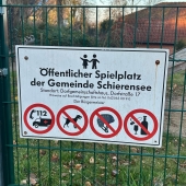Bild vom Spielplatz anzeigen.