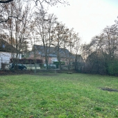 Bild vom Spielplatz anzeigen.