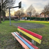 Bild vom Spielplatz anzeigen.