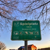 Bild vom Spielplatz anzeigen.