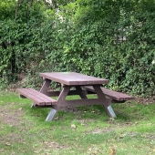 Bild vom Spielplatz anzeigen.