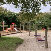 Bild vom Spielplatz anzeigen.