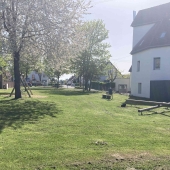 Bild vom Spielplatz anzeigen.