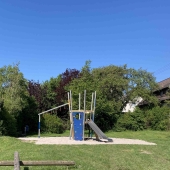 Bild vom Spielplatz anzeigen.