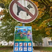 Bild vom Spielplatz anzeigen.