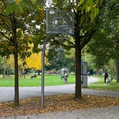 Bild vom Spielplatz anzeigen.