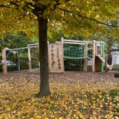 Bild vom Spielplatz anzeigen.