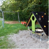 Bild vom Spielplatz anzeigen.