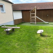 Bild vom Spielplatz anzeigen.