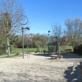 Bild vom Spielplatz anzeigen.