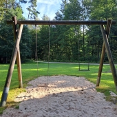 Bild vom Spielplatz anzeigen.