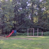Bild vom Spielplatz anzeigen.