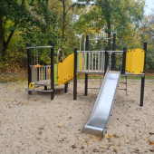 Bild vom Spielplatz anzeigen.
