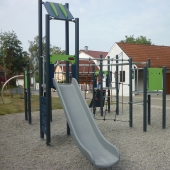 Bild vom Spielplatz anzeigen.