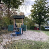 Bild vom Spielplatz anzeigen.