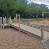 Bild vom Spielplatz anzeigen.