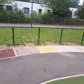 Bild vom Spielplatz anzeigen.