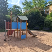 Bild vom Spielplatz anzeigen.