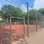 Bild vom Spielplatz anzeigen.