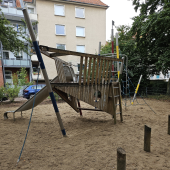 Bild vom Spielplatz anzeigen.