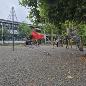 Bild vom Spielplatz anzeigen.