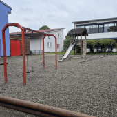 Bild vom Spielplatz anzeigen.