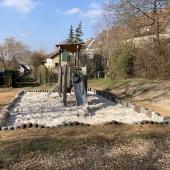Bild vom Spielplatz anzeigen.