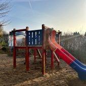 Bild vom Spielplatz anzeigen.