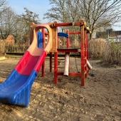 Bild vom Spielplatz anzeigen.